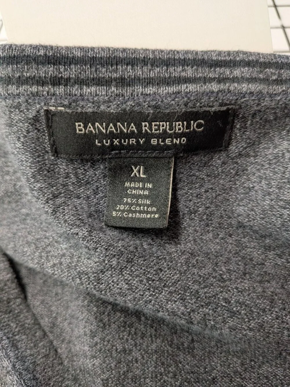 Banana Republic Silk Blend V Neck Sweater Old Money Minimalist Pullover XLarge
